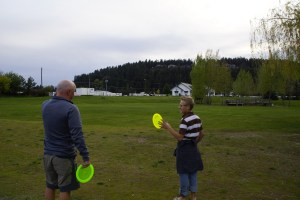 Squaking disc golfers
